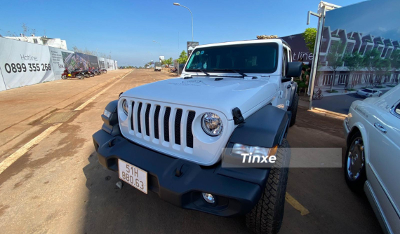 Ngoài mẫu xe bán tải, Đặng Lê Nguyên Vũ còn mua Jeep Wrangler Sport có giá hơn 3 tỷ đồng