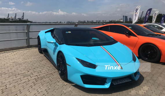 Cận cảnh Lamborghini Huracan dẫn động cầu sau mang bộ áo xanh Baby Blue