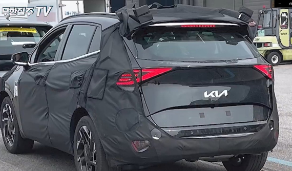 Kia Sportage 2021 bị bắt gặp trên đường phố, hé lộ nhiều chi tiết thiết kế thú vị