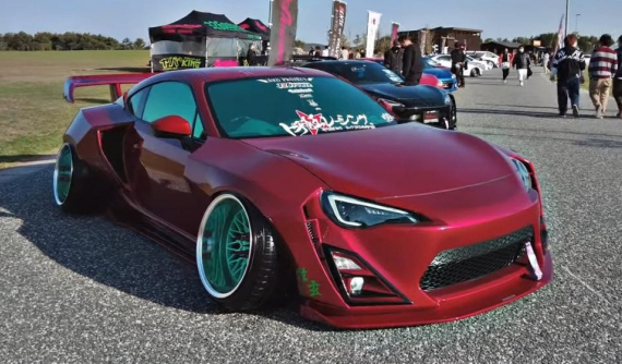 Ngắm chiếc Toyota 86 màu đỏ độ kiểu "stance" độc đáo chẳng giống ai