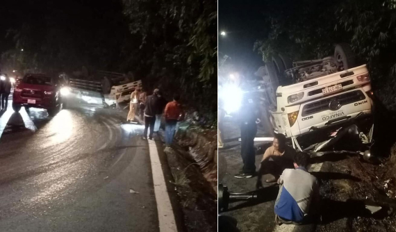 Tông tử vong 2 nữ sinh đi xe máy, ô tô tải lật ngửa trên đèo Bảo Lộc