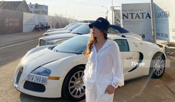 Lần đầu xuất hiện công khai ở Buôn Ma Thuột, Bugatti Veyron chiếm trọn cảm tình từ khách tham quan