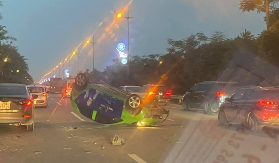 Video: Tông lật Kia Morning trên đường Võ Nguyên Giáp, tài xế điều khiển ô tô Kia Soul bỏ chạy