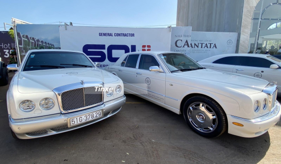Bộ đôi Bentley Arnage của Đặng Lê Nguyên Vũ, 1 xe bản thường 1 xe Mulliner cá nhân hoá