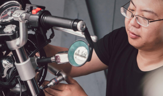 Giải pháp cho phuộc ống lồng quá mềm trên xe mô tô phân khối lớn chỉ tốn "vài trăm nghìn"