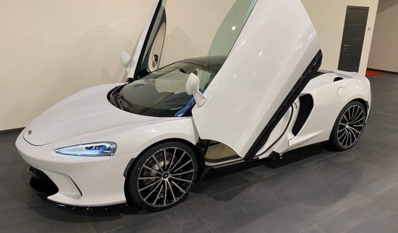 McLaren GT lần đầu đặt chân đến Việt Nam, các đại gia chơi golf quá an tâm với sức chứa hành lý của xe