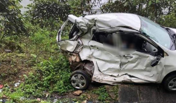 Hòa Bình: Va chạm với ô tô khách, xe con Kia Morning bẹp dúm, 2 quân nhân tử vong