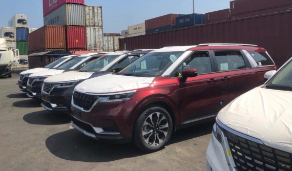 Kia Sedona 2021 cập cảng Việt với số lượng lớn, nhiều khả năng là xe chính hãng