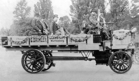 Nhà sáng lập Daimler - công ty mẹ của Mercedes - là người chế tạo chiếc xe tải đầu tiên trên thế giới