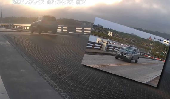 Choáng trước cảnh Hyundai Santa Fe đâm gãy thanh chắn, "tung bay" qua cầu nâng ngoài đời thực