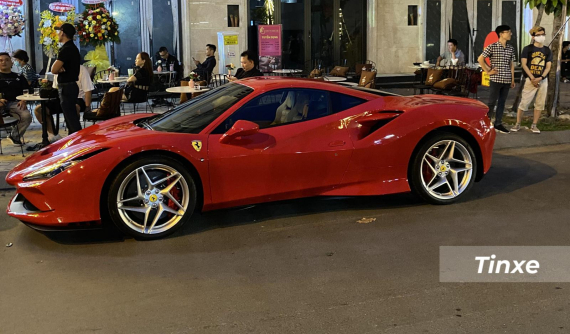 Video: Siêu xe Ferrari F8 Tributo thứ 3 về Việt Nam bất ngờ xuất hiện tại quận Gò Vấp