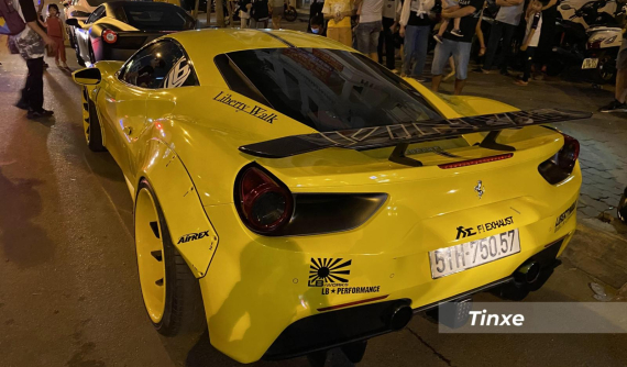 Diện mạo siêu xe Ferrari 488 GTB độ Liberty Walk độc nhất Việt Nam sau khi được trang điểm bộ áo mới