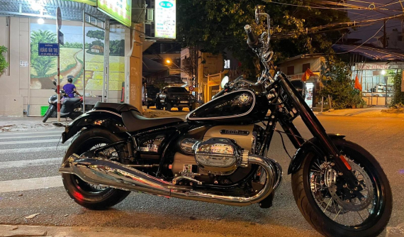 Biker Nha Trang tậu mô tô kiểu dáng cổ điển BMW R18 First Edition có giá hơn 1 tỷ đồng