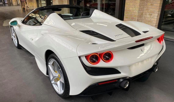 Thêm siêu xe mui trần Ferrari F8 Spider lên đường về nước, màu sơn vẫn là độc nhất Việt Nam