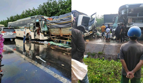 Bình Phước: Ô tô khách vượt ẩu, tông trực diện xe tải khiến 2 tài xế thương vong