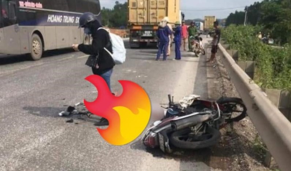 Thừa Thiên Huế: Xe máy va chạm với xe container, nữ sinh viên tử vong trên đường về quê nghỉ lễ