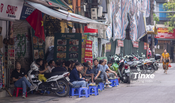 Ngày đầu tiên của kỳ nghỉ lễ, nội đô Hà Nội bình yên, trái ngược với đường ven