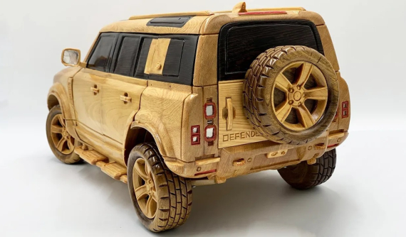 Theo dõi thợ mộc Việt Nam khéo léo chế tác một chiếc Land Rover Defender 2021