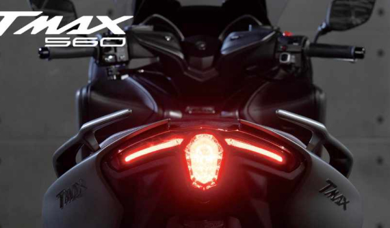 Tay ga cỡ lớn Yamaha Tmax 560 2021 chính thức có giá bán lên tới 300 triệu đồng