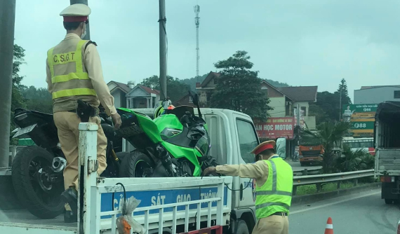 Đi vào cao tốc Hà Nội - Thái Nguyên, 9 mô tô phân khối lớn bị CSGT bắt giữ