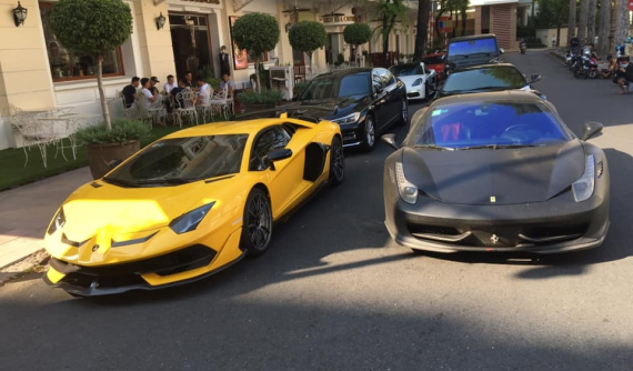 Dàn siêu xe khủng của nhà giàu Việt "lượn lờ" Sài thành trong những ngày lễ đường phố thông thoáng