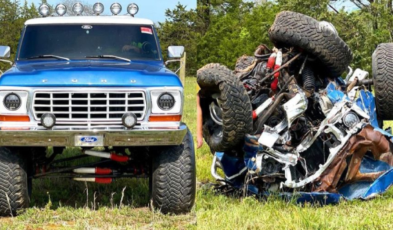 Theo dõi YouTuber phá nát một chiếc Ford F-250 1979 để mua vui cho người xem