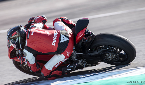 Vì sao siêu mô tô như Honda CBR1000RR-R lại phải có yên 2 tầng?