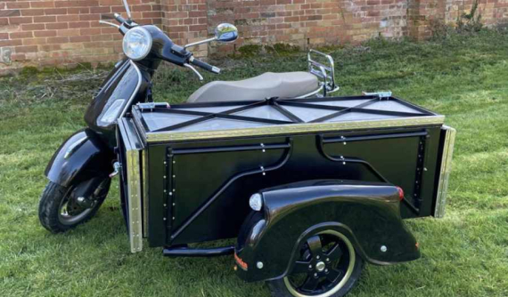 Đam mê ẩm thực đường phố Châu Á, 2 nam thanh niên độ Vespa thành xe bán đồ ăn độc đáo