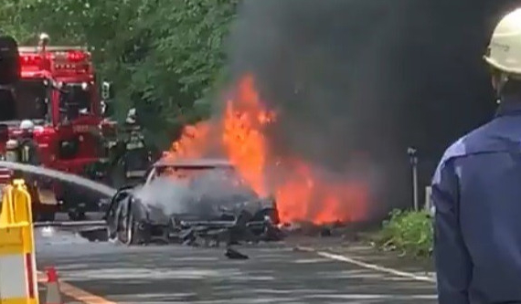 Siêu xe Ferrari F40 quý giá bị cháy trơ khung ở đoạn đường Hakone Turnpike nổi tiếng