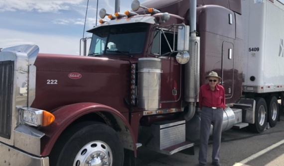 Cụ ông 88 tuổi vẫn làm nghề tài xế xe container