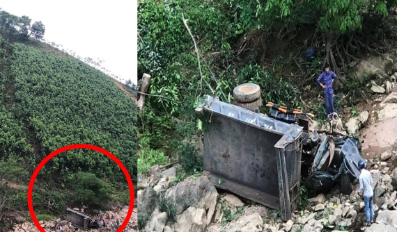 Lào Cai: Xe tải rơi xuống vực biến dạng nghiêm trọng, lái xe may mắn thoát chết