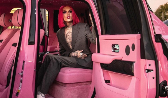 Rolls-Royce Cullinan Black Badge phiên bản "nữ tính" của “ông hoàng trang điểm” Jeffree Star