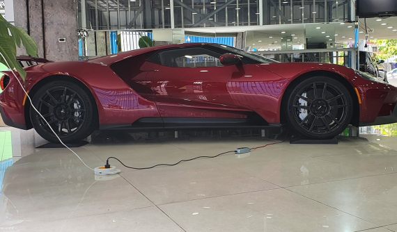 Hình ảnh cận cảnh hơn về siêu xe Ford GT thế hệ mới đầu tiên về nước, màu đỏ sẫm cực đẹp nhưng không đi kèm sọc