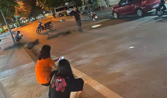 Video quay khoảnh khắc xe máy tự đâm vào cột điện khiến 3 phụ nữ tử vong tại Quảng Ninh