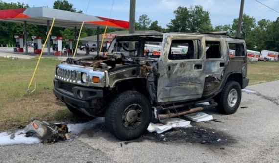 Đi mua xăng về tích trữ, chủ xe Hummer nhận cái kết "đắng"
