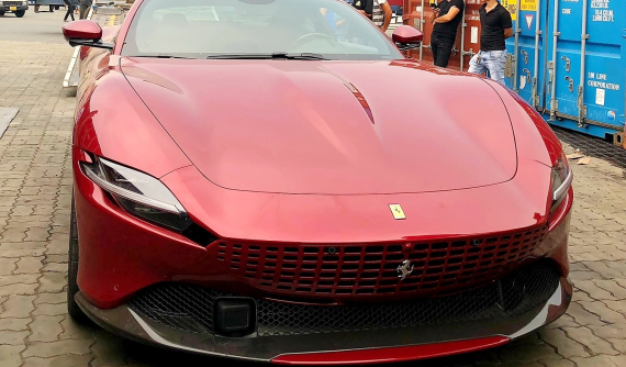 Ferrari Roma tiếp tục về nước với màu sơn đỏ đậm khiến không ít người mê mệt