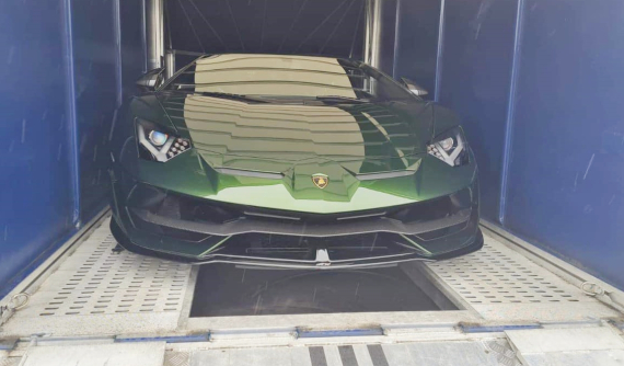 Lamborghini Aventador SVJ Coupe sắp về nước với màu sơn siêu độc xanh lục gây tò mò giới mê xe