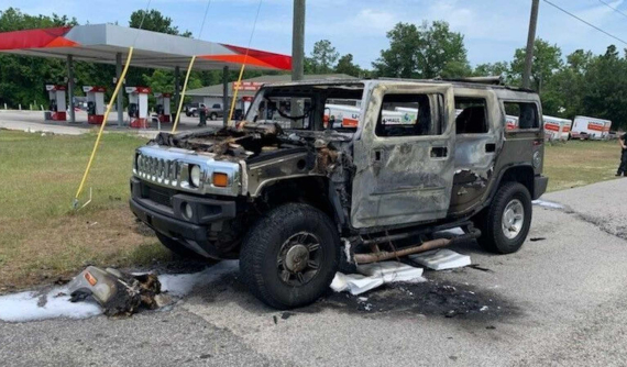 Tài xế dùng Hummer H2 để đi mua xăng tích trữ và cái kết "mất cả chì lẫn chài"