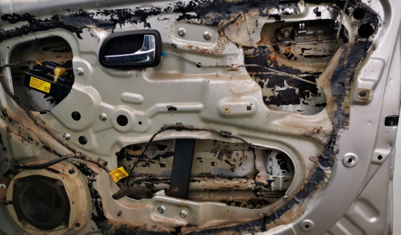 Dán chống ồn cửa ô tô, một người dùng nhận cái kết "đắng"