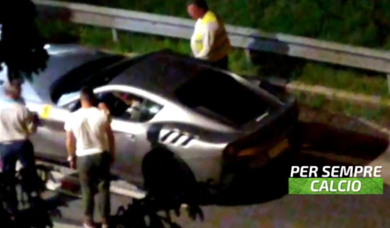 Video: Cristiano Ronaldo lặng lẽ chuyển bộ sưu tập xe đi khỏi biệt thự ở Ý lúc rạng sáng