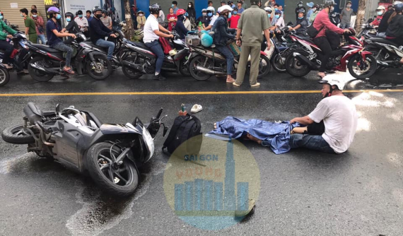 Video quay khoảnh khắc nữ sinh đi xe máy bị xe buýt cán tử vong tại Tp. Thủ Đức