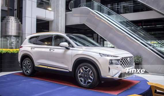 Cận cảnh Hyundai Santa Fe 2021 bản máy xăng cao cấp: To hơn, nhiều tiện nghi hơn và đắt hơn
