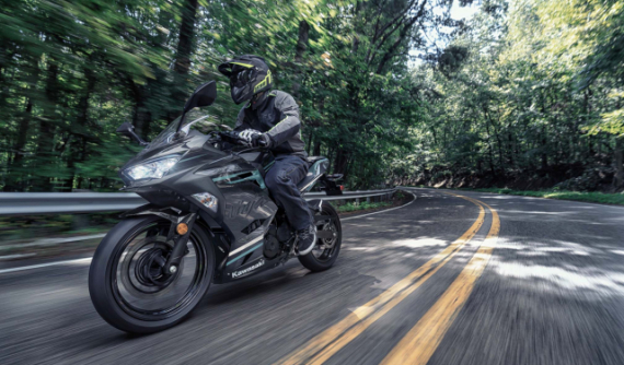 Kawasaki Ninja 400 2021 chính thức ra mắt màu mới với thiết kế bắt mắt