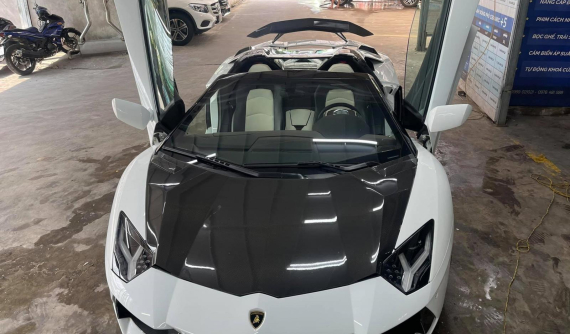 Video: Lamborghini Aventador mui trần độ gần nửa tỷ đồng tái xuất với ngoại thất long lanh