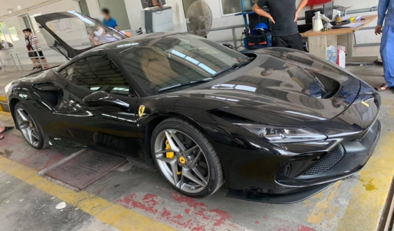 Ferrari F8 Tributo bí ẩn nhất Việt Nam tái xuất để làm các thủ tục "thông hành"