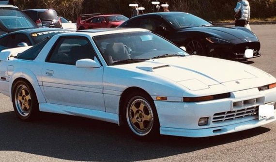 Người đàn ông rao bán Toyota Supra 1989 để có tiền trả phí y tế cho mèo của mình, nhưng may gặp "quý nhân"