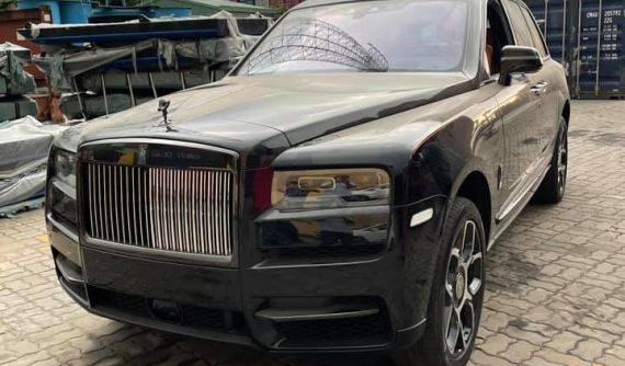 Video: Rolls-Royce Cullinan Black Badge tiếp tục về nước với nội thất màu cam sặc sỡ