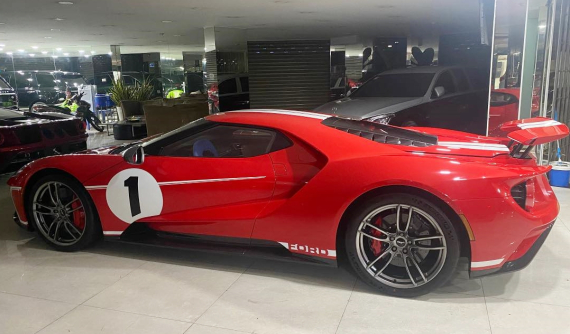 Lộ ảnh siêu xe Ford GT '67 Heritage Edition độc nhất Việt Nam đã được đưa về "chuồng"