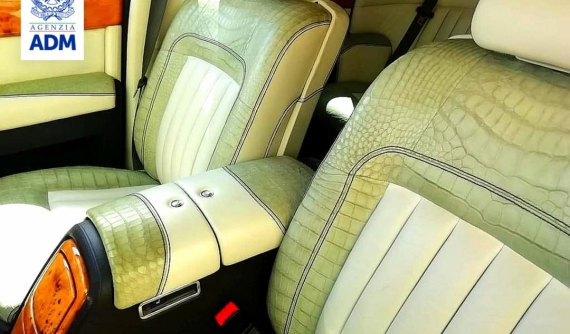 Rolls-Royce Phantom bị hải quan Ý tịch thu vì nội thất bọc da cá sấu