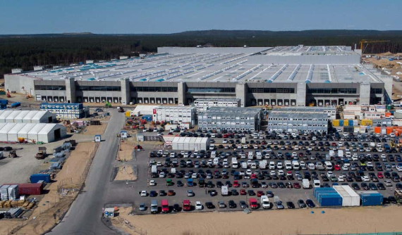 Phe cực đoan cánh tả tại Đức "đốt" nhà máy Tesla, cáo buộc ngành xe điện dối trá